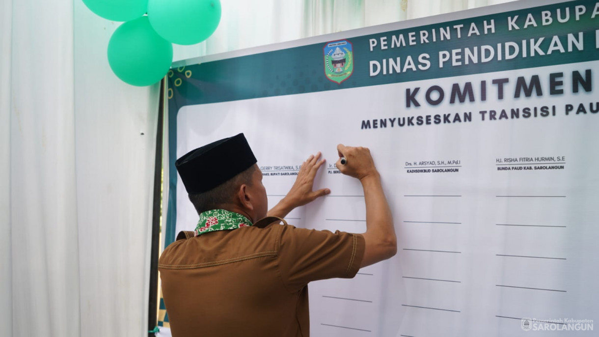 14 Juli 2025 - Pj Sekda Kabupaten Sarolangun Membuka Kegiatan Penguatan Transisi PAUD Ke SD Masa Transisi Masa Pengenalan Lingkungan Sekolah Ramah Tahun 2025 di SD 57 Sungai Benteng Kecamatan Singkut