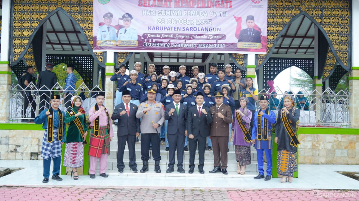 28 Oktober 2025 Upacara Hari Peringatan Sumpah Pemuda Ke 97 Tahun 2025 , Launching Perlindungan Jamsostek Bagi Pekerja Rentan, Lembaga Adat Masyarakat dan LPM Kelurahan dan&nbsp;Penyerahan Satu Unit Truk Sampah Ke Dinas LHD Sarolangun&nbsp;&nbsp;