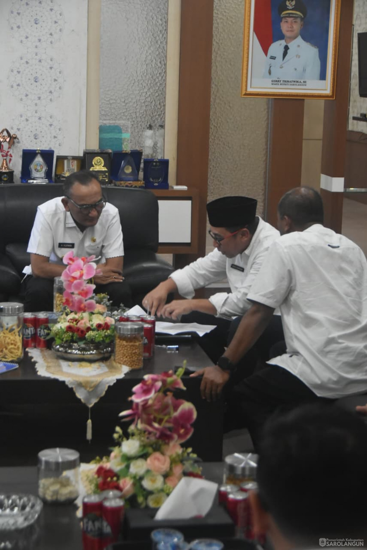 3 September 2025&nbsp; &nbsp;Silaturahmi dengan Kepala BPN Sarolangun di Ruang Kerja Bupati Sarolangun