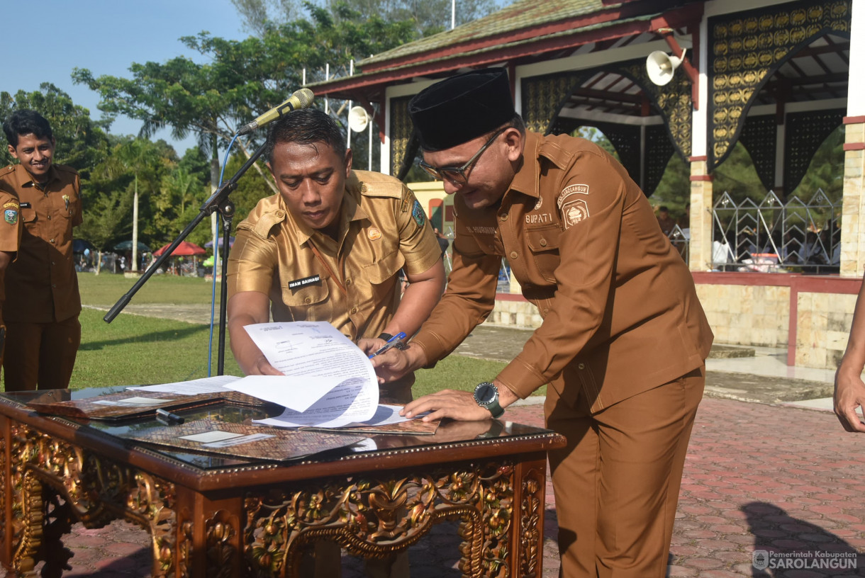 21 Juli 2025 -&nbsp;Penyerahan SK PPPK Tahap I Tahun 2024