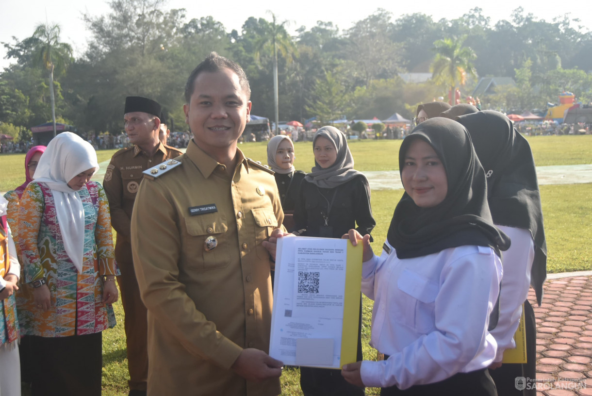 21 Juli 2025 -&nbsp;Penyerahan SK PPPK Tahap I Tahun 2024