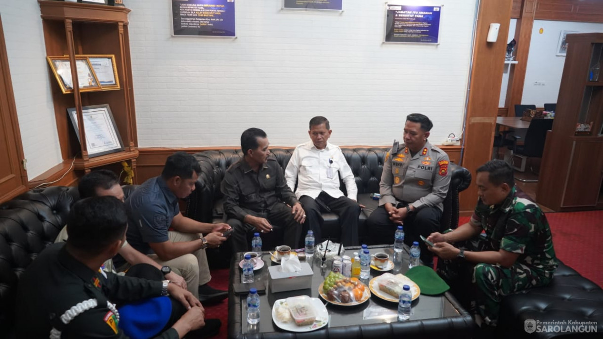 5 November 2025 Penyerahan Sembako Penanggulangan Inflasi dan Kemiskinan Ekstrin