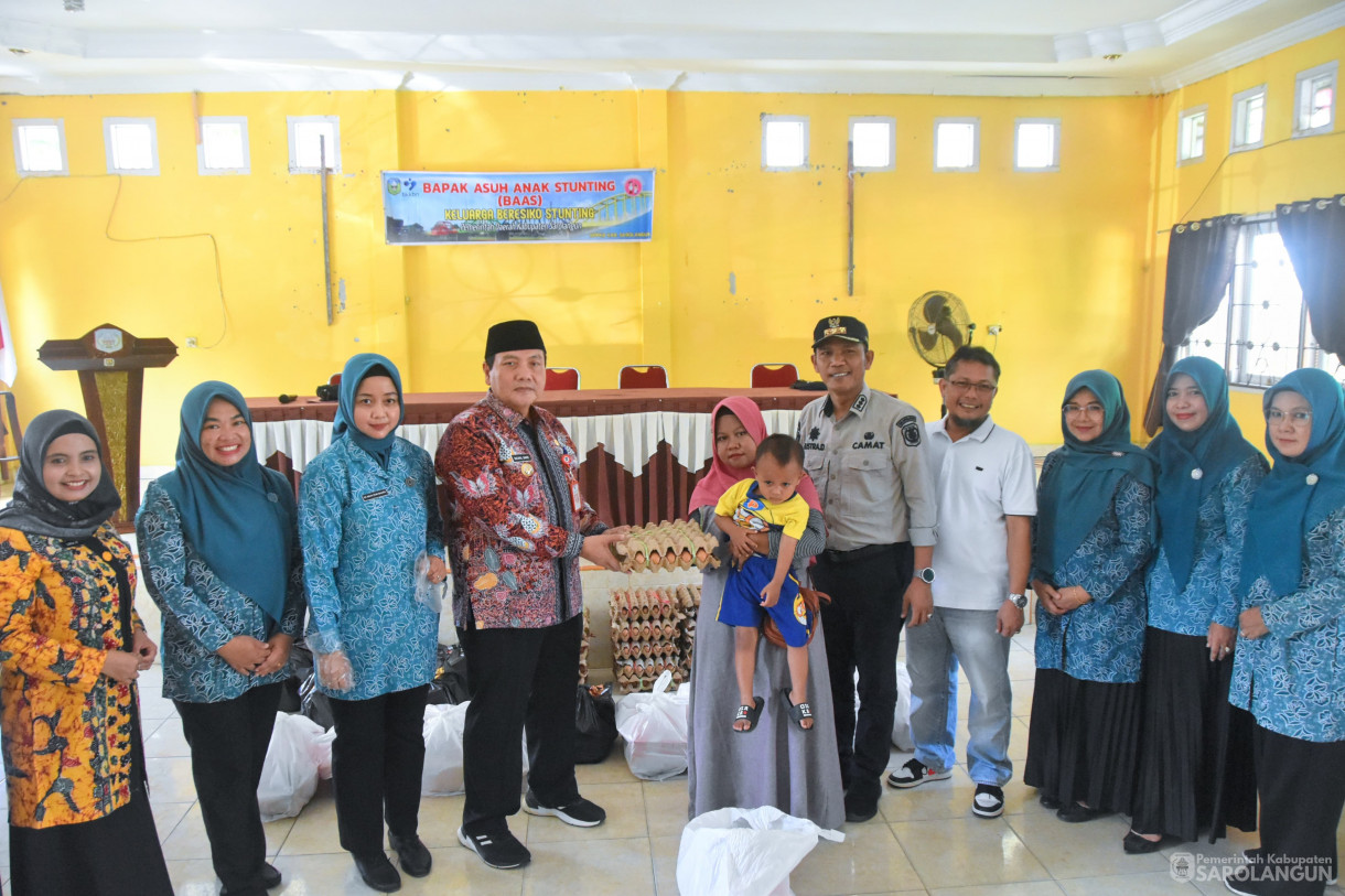 30 Maret 2024 - Penyerahan Bantuan Program Bapak Asuh Anak Stunting Untuk Keluarga Berisiko Stunting Di Kantor Camat Sarolangun