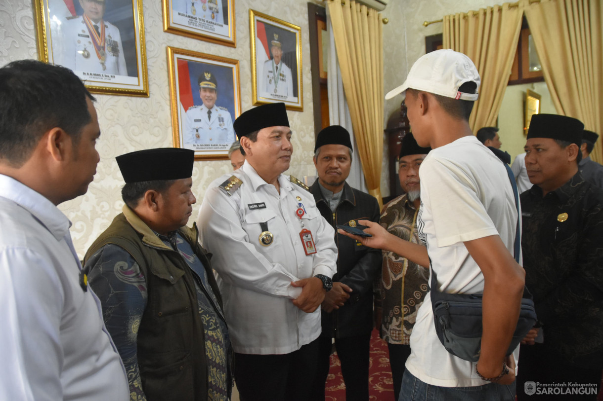 10 Januari 2024 - Silaturahmi Dengan Pengurus FKUB Provinsi
Jambi Dan FKUB Kabupaten Sarolangun Di Rumah Dinas Bupati Sarolangun