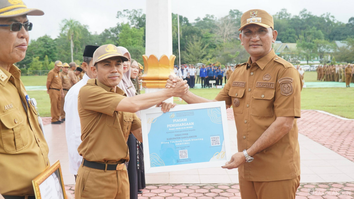 20 April 2026 Bupati Sarolangun Serahkan Penghargaan Orang Tua Asuh Cegah Stunting, Penyerahan Bonus Pemenang MTQ Tingkat Provinsi Jambi Tahun 2025
