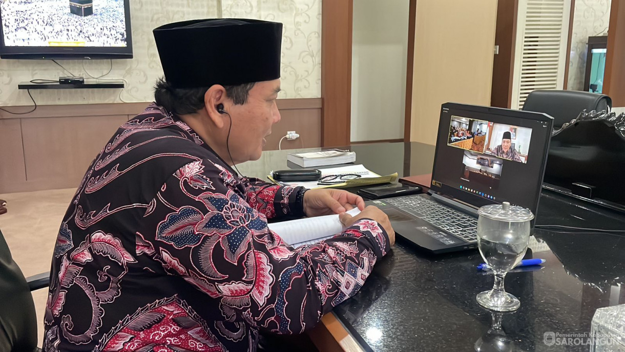 3 November 2023 -&nbsp;Penjabat Bupati Sarolangun Menghadiri dan Sekaligus Membuka secara Resmi Pelatihan Fungsional Perencana Pemerintah Kabupaten Sarolangun Tahun 2023 Melalui Zoom Metting di Kantor Bupati Sarolangun