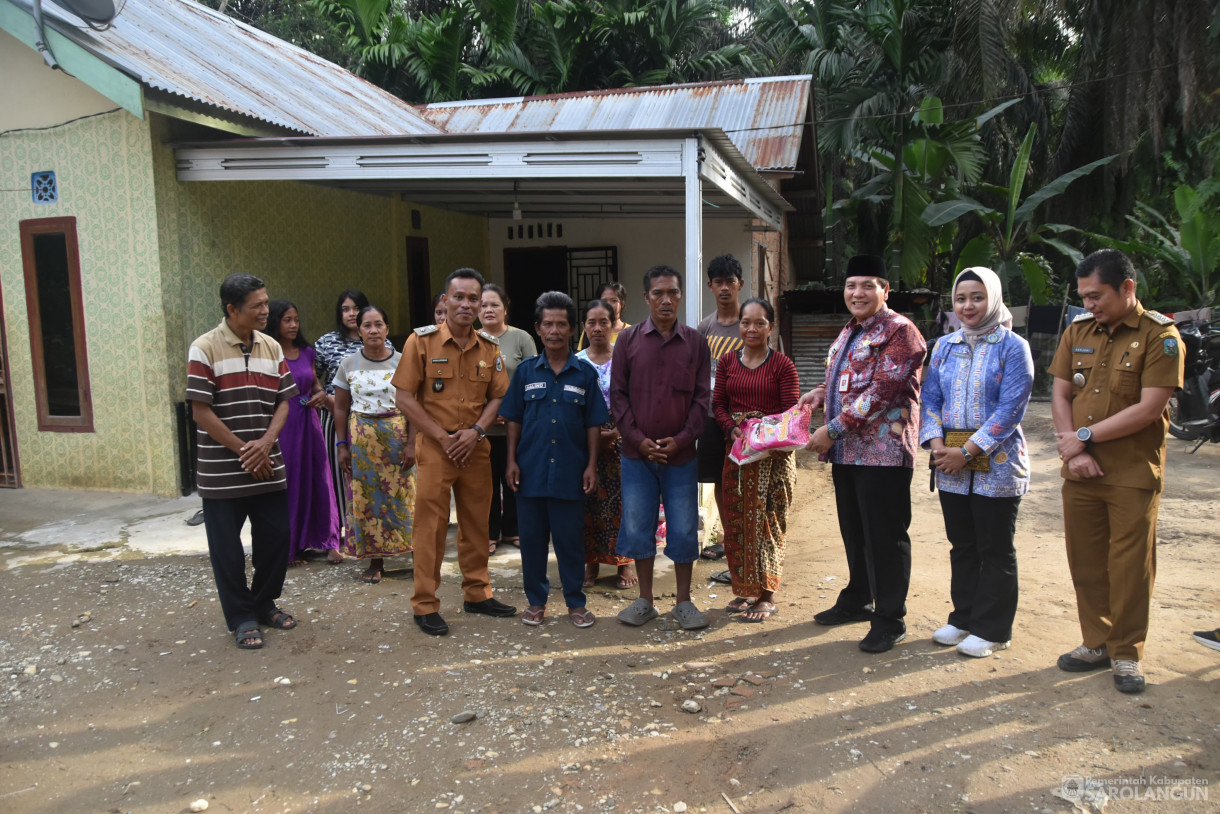 20 Juni 2024 - Penyerahan Bantuan Beras Untuk Keluarga SAD Di Desa Lubuk Kepayang Kecamatan Air Hitam