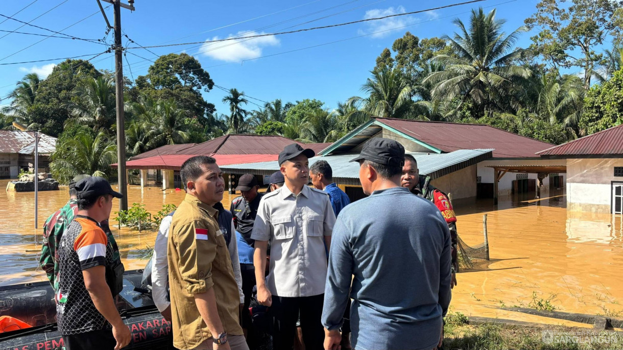 26 April 2026 Wakil Bupati Sarolangun meninjau ke sejumlah titik di kecamatan yang terdampak banjir akibat kenaikan debit air sungai, diantaranya Teluk kecimbung, Pulau Buayo, Desa baru panti dan Bernai dalam