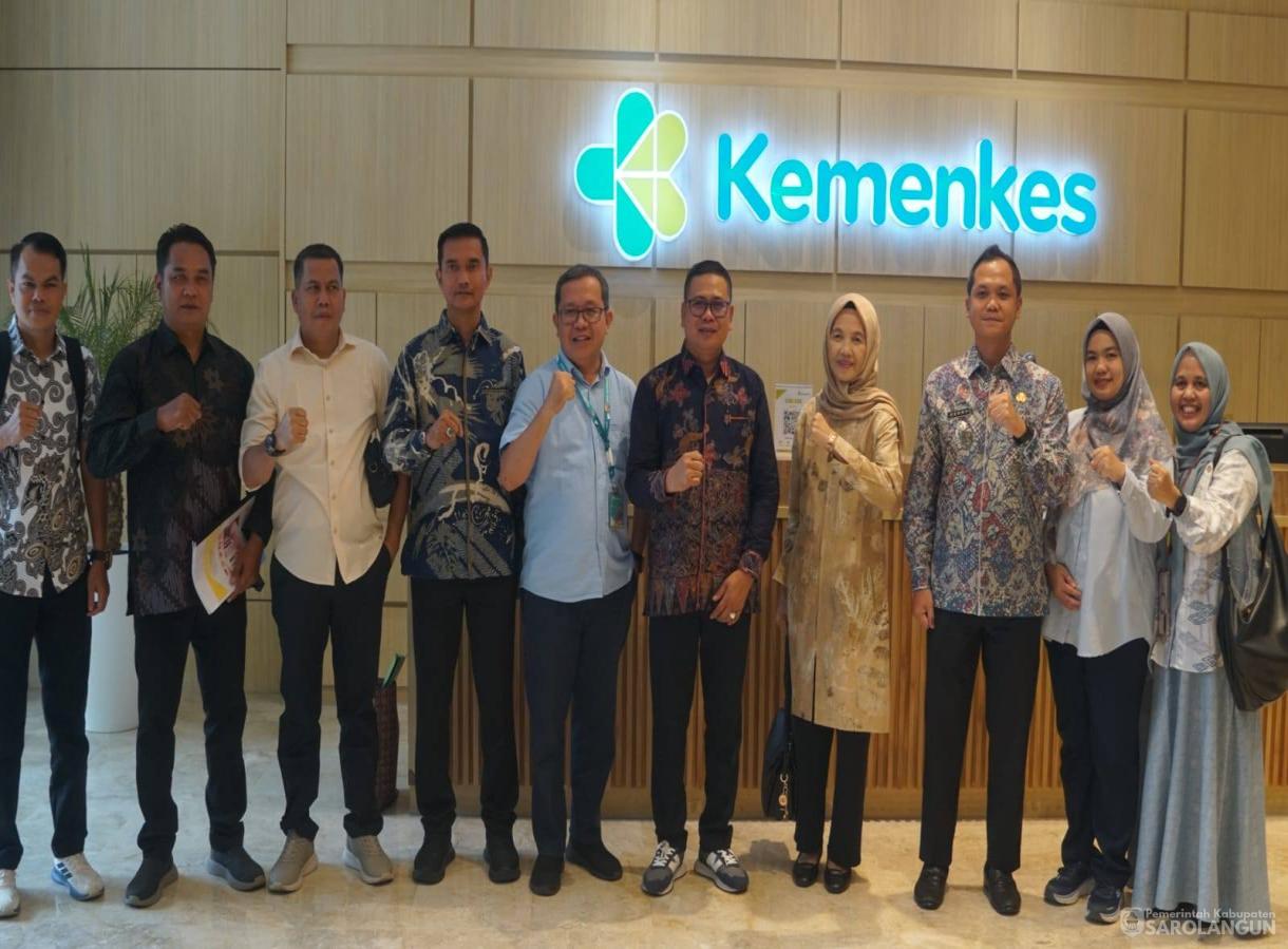 19 Mei 2026 Bupati Sarolangun di dampingi oleh Wakil Bupati Sarolangun dan Waka I DPRD Kab. Sarolangun melakukan Audiensi dengan Wakil Menteri Kesehatan RI dalam rangka Pembinaan Kesehatan Wilayah Provinsi Jambi yang bertempat di Kantor Kemenkes RI