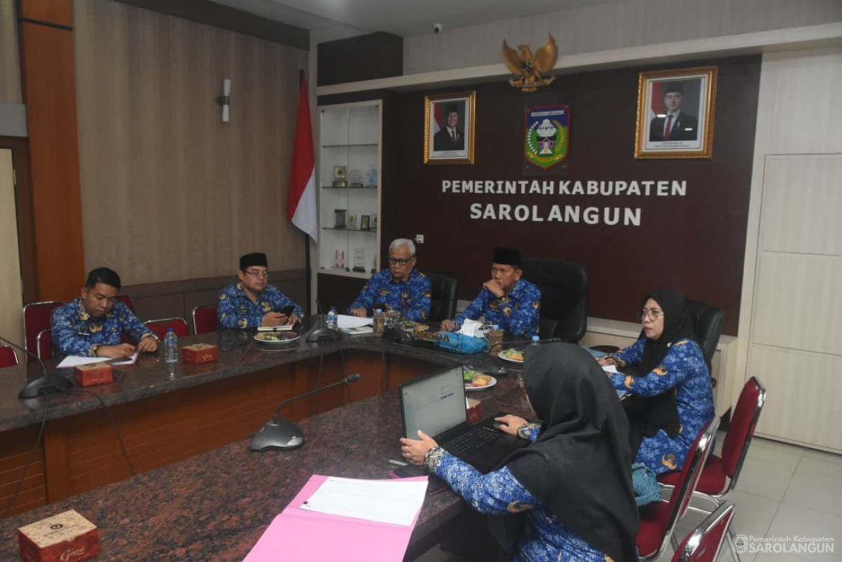 17 November 2025 Zoom Meeting Dengan Bapak Mendagri Terkait Percepatan Realisasi Anggaran Tahun 2025 di Ruang Pola Utama Kantor Bupati Sarolangun