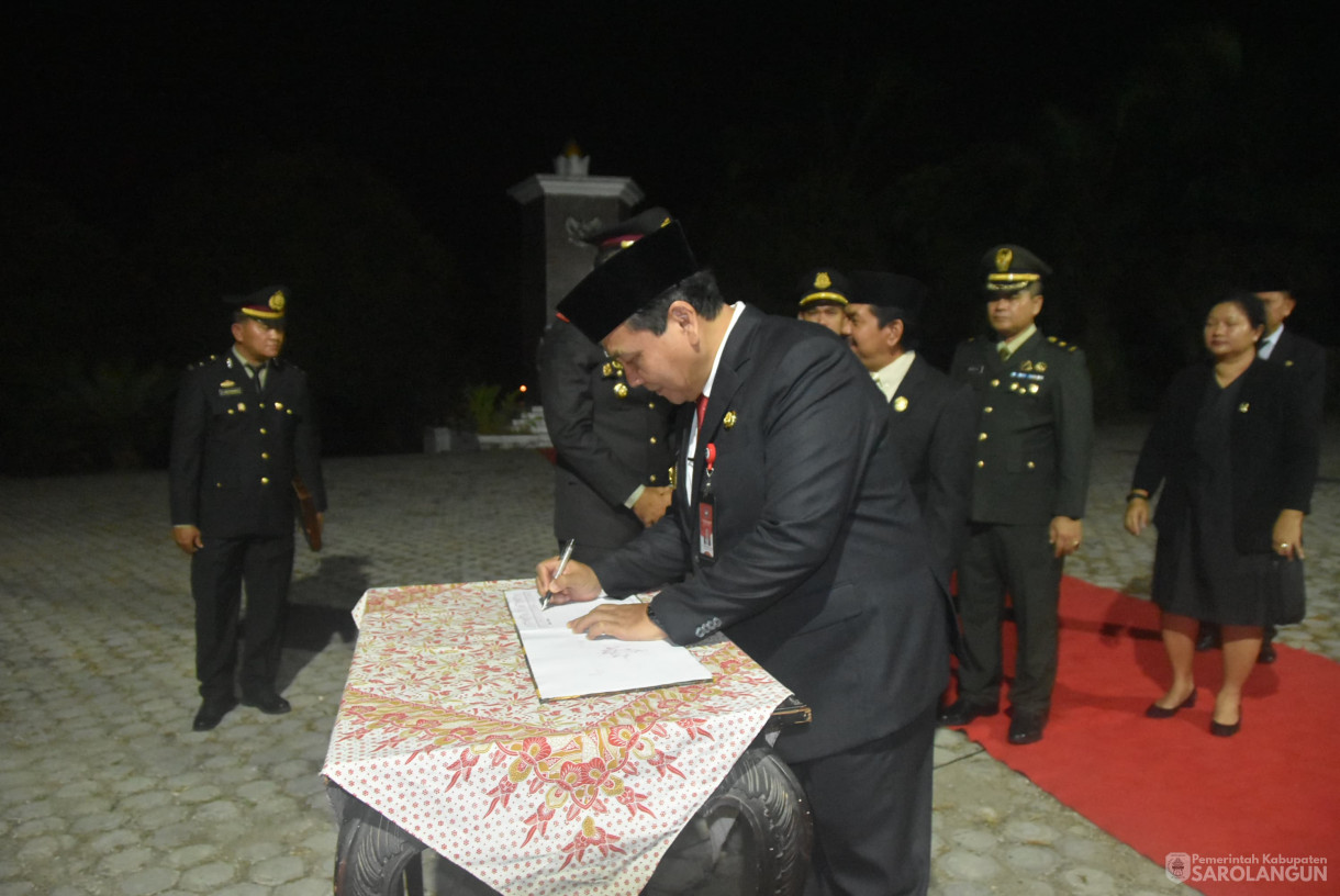 17 Agustus 2024 - Apel Kehormatan Dan Renungan Suci, Bertempat di Taman Makam Pahlawan Sarolangun