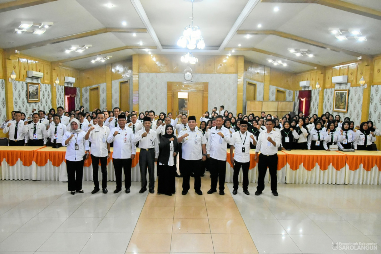 15 November 2023 - Penjabat Bupati Sarolangun Menghadiri Acara Orientasi Pegawai Pemerintah Dengan Perjanjian Kerja di Ruang Aula Utama Kantor Bupati Sarolangun