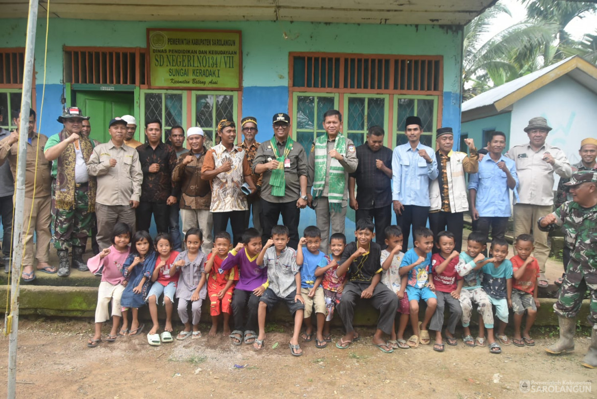 17 November 2024 - Kunjungan Kerja dan Penyerahan Bantuan di Desa Sungai Geradak Kecamatan Batang Asai