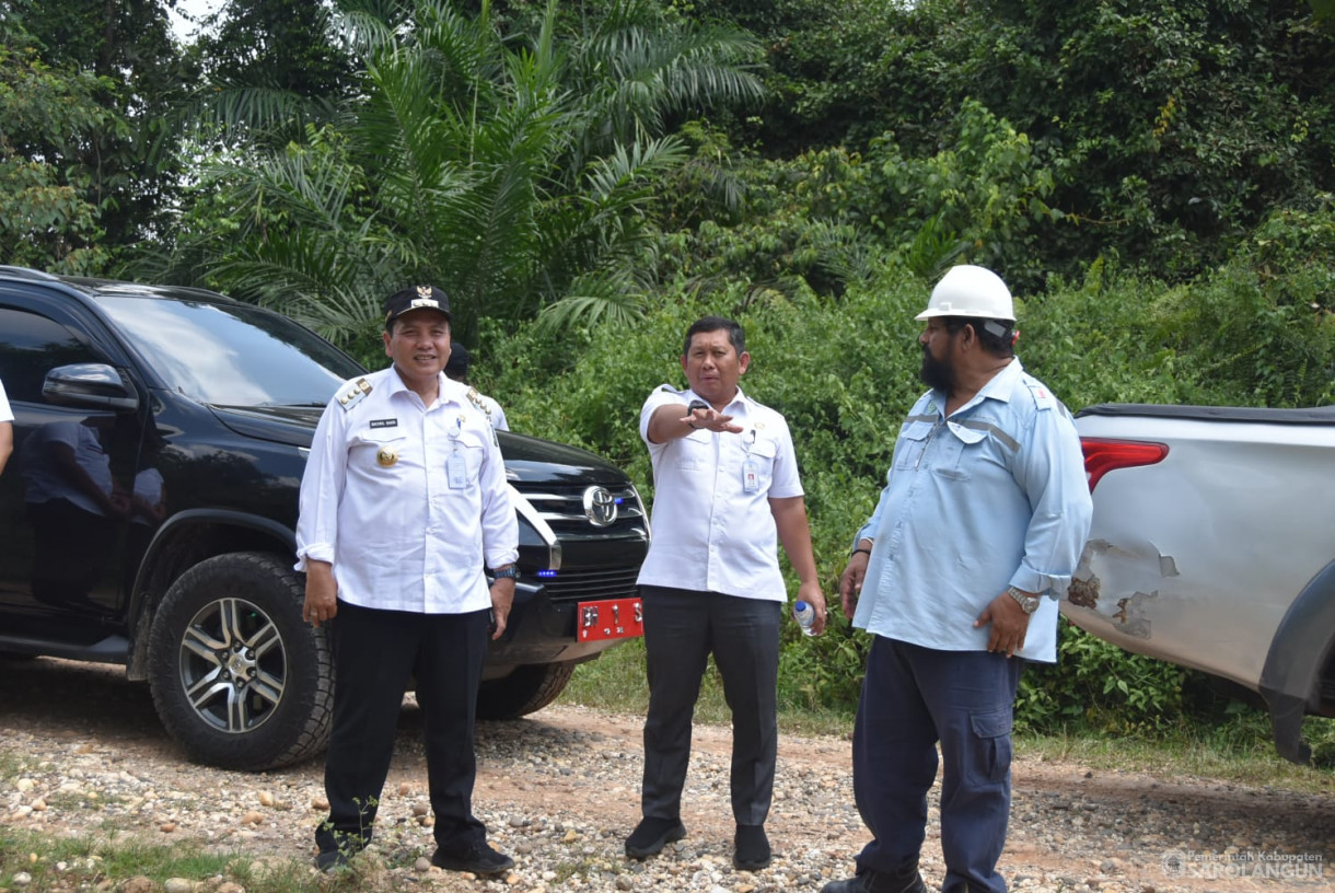 20 September 2023 - Penjabat Bupati Sarolangun Melihat Jalan PT Minemex Kecamatan Mandiangin