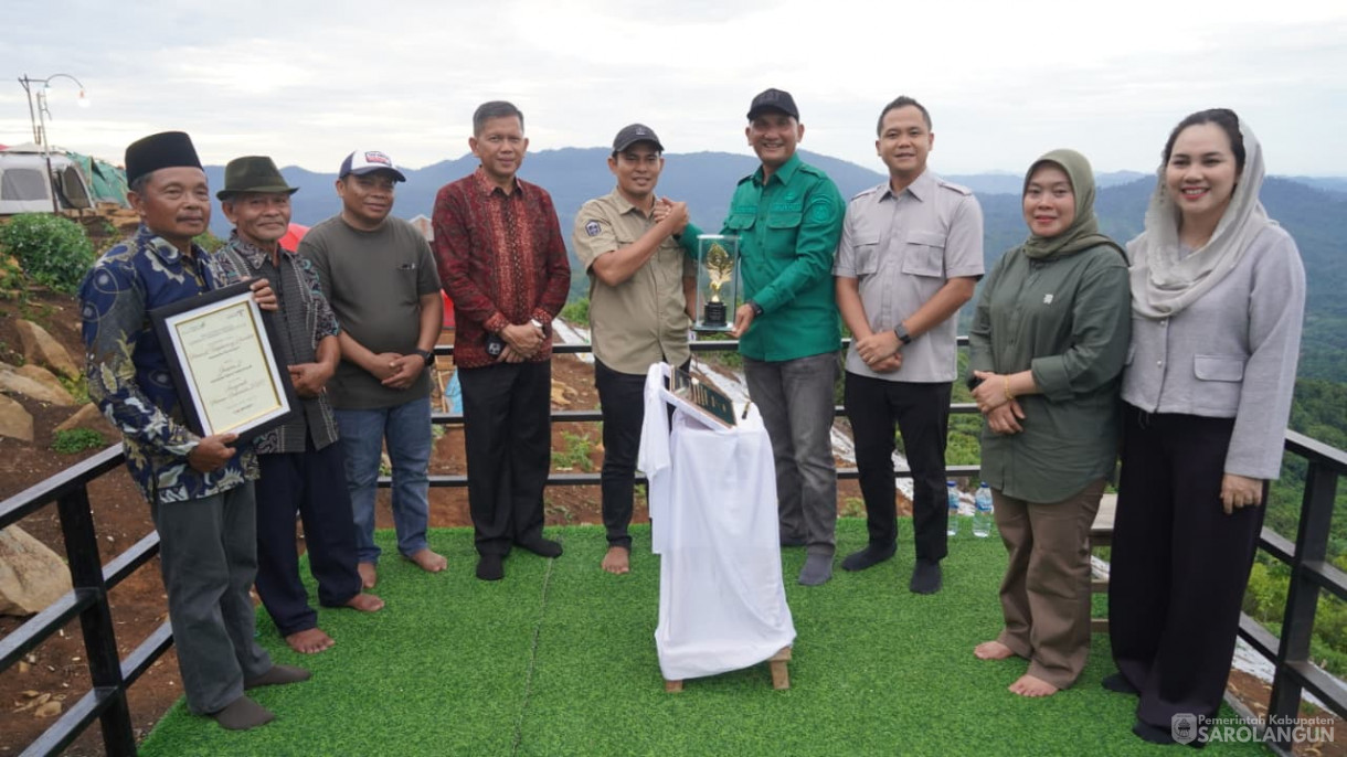 25 Oktober 2025&nbsp; Resmikan Destinasi Wisata Puncak Bukit Tempurung Desa Lubuk Bangkar dan Bersama BUMDes Lubuk Bangkar Tanam Cabe dan Sayuran Di Kawasan Puncak Bukit Tempurung&nbsp;&nbsp;