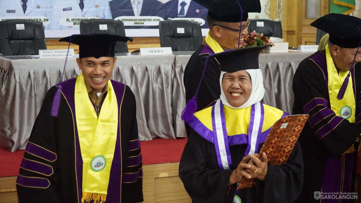 24 Februari 2026&nbsp;Wisuda Sekolah Lansia Sarolangun di Aula Utama Kantor Bupati Sarolangun
