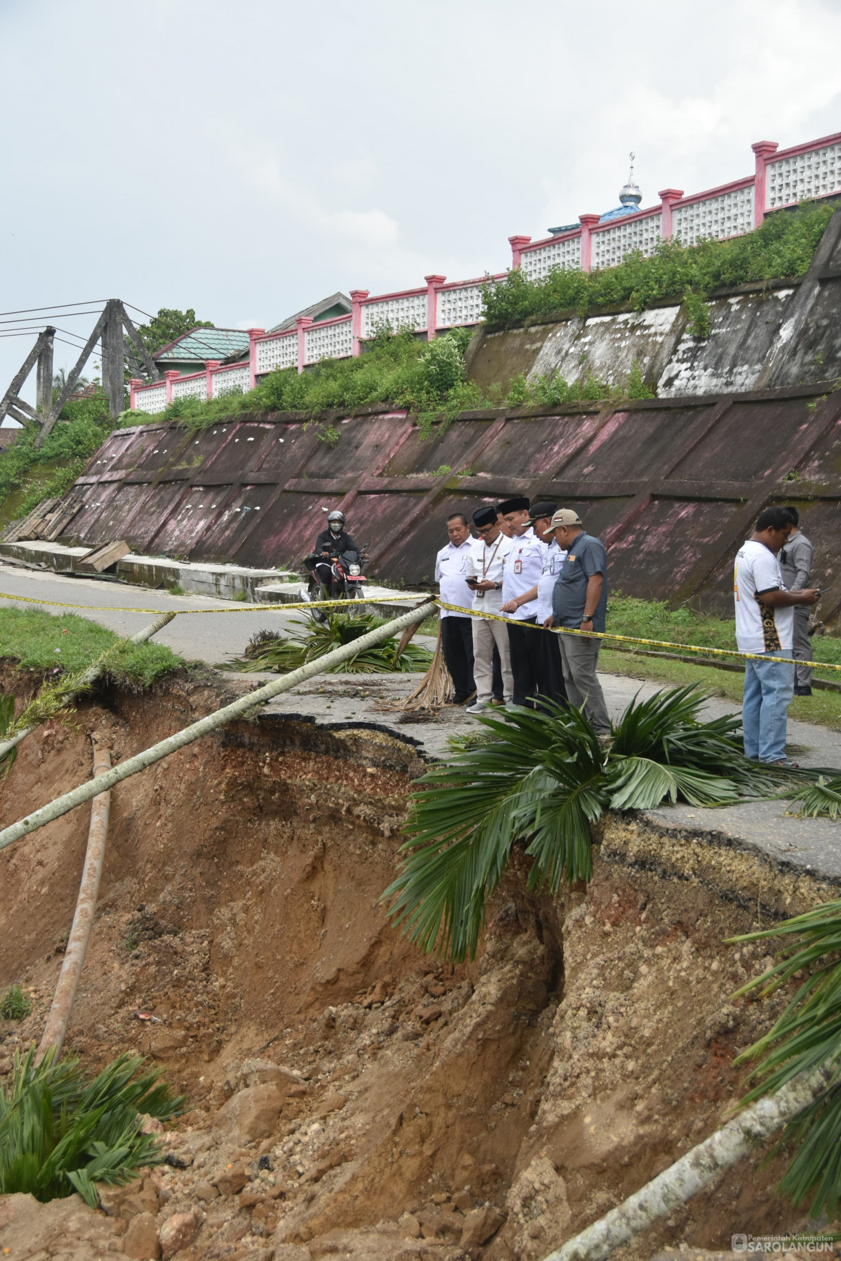 31 Januari 2024 - Meninjau Lokasi Jalan Longsor Di Desa Pasar Pelawan Kecamatan Pelawan