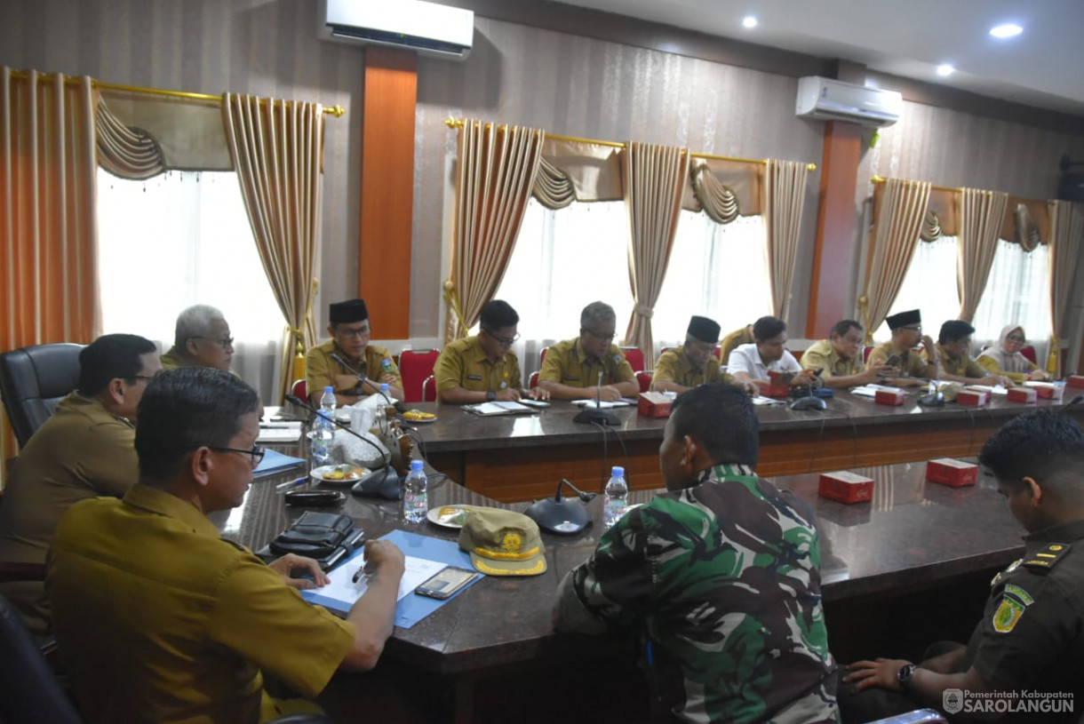 18 September 2023 - Penjabat Bupati Sarolangun Menghadiri Rapat TPID Via Zoom Meeting di Ruang Pola Kantor Bupati Sarolangun