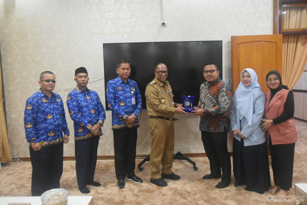 17 Desember 2024 - Penandatanganan MOU Antara Pemerintah Kabupaten Sarolangun Dengan Bank Syariah Indonesia, Bertempat di Rumah Dinas Bupati Sarolangun