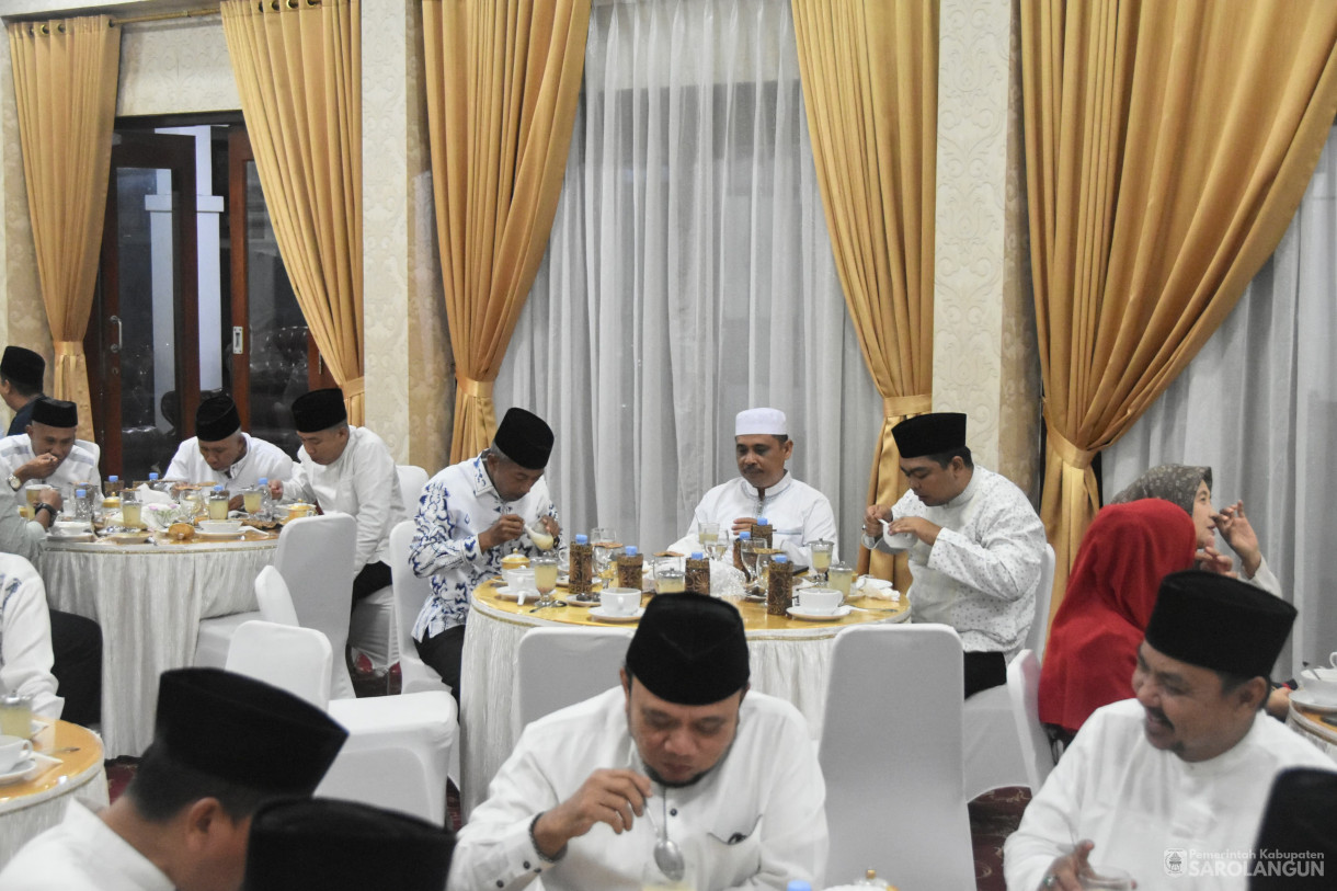 31 Maret 2024 - Buka Bersama Anggota DPRD Kabupaten Sarolangun Di Rumah Dinas Bupati Sarolangun