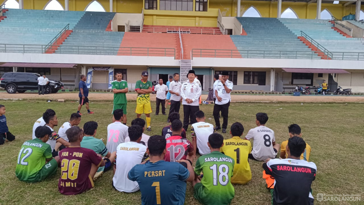 10 Januari 2024 - Meninjau Pelaksanaan Sparing Latihan Pra Gubernur Cup Jambi Tahun 2024 Di Gor Koni Sarolangun