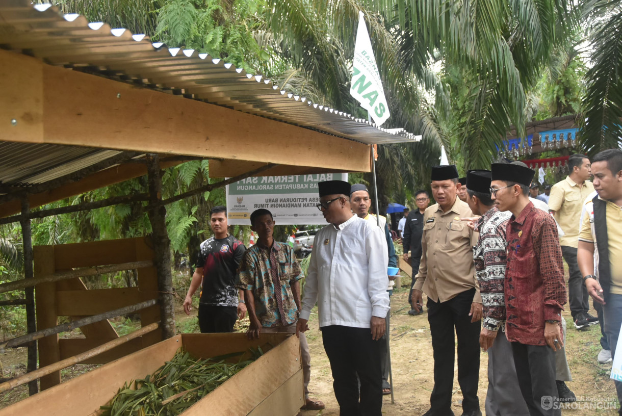 11 Oktober 2024 -&nbsp;Penyerahan 8 Ekor Sapi, Kambing, dan Launching Kotak Infaq Program Baznas Kepada Mustahik Dhuafa, Bertempat di Desa Petiduran Baru Kecamatan Mandiangin Timur