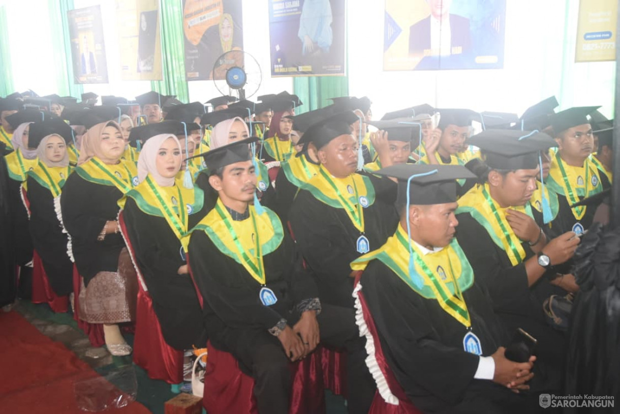22 November 2025 Bupati Sarolangun H. Hurmin Menghadiri Wisuda Sarjana S1 Angkatan XV Universitas Islam Sarolangun
