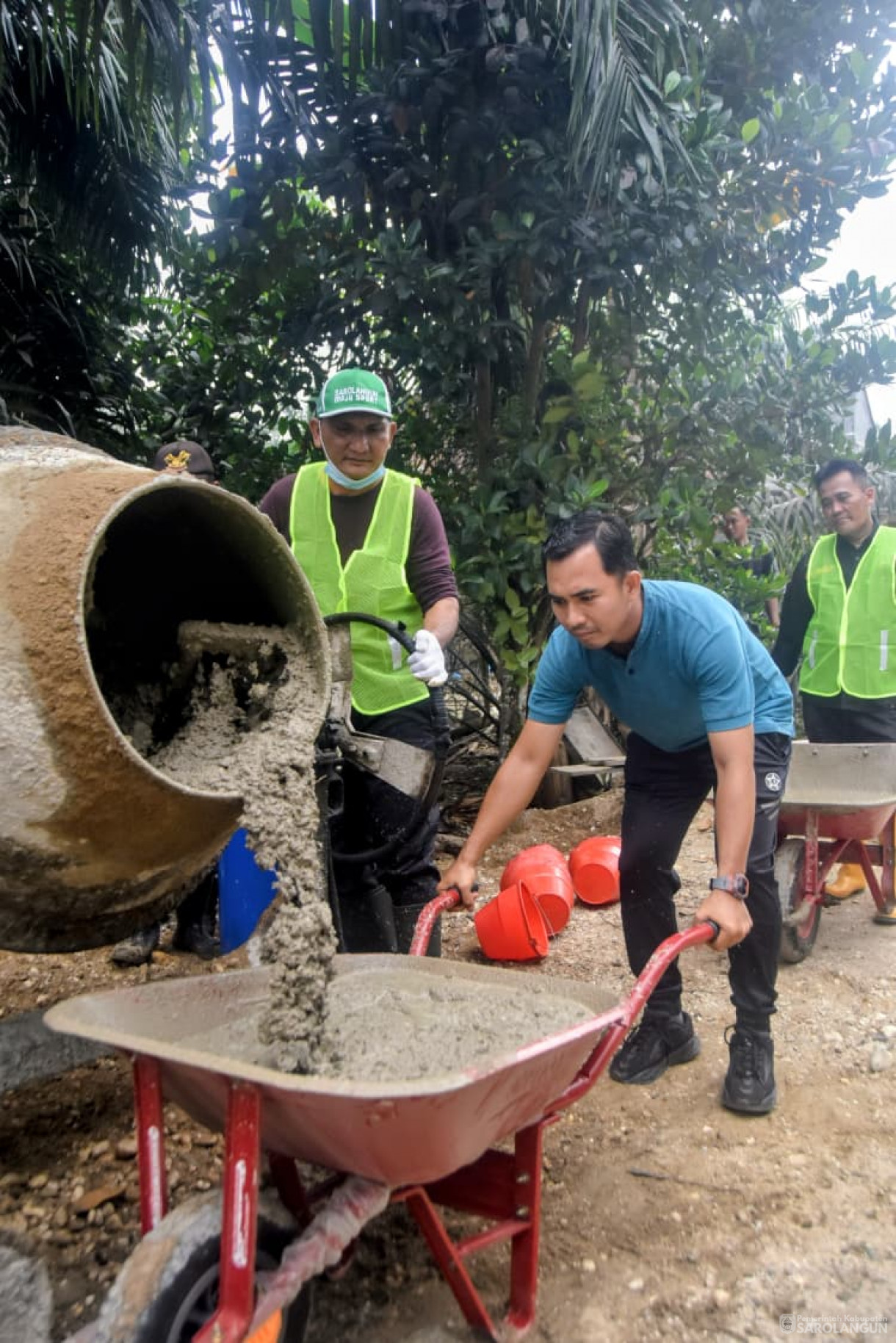 30 November 2025&nbsp; Gotong Royong Membangun Infrastruktur Bersama Masyarakat Desa Sungai Merah Kecamatan Pelawan