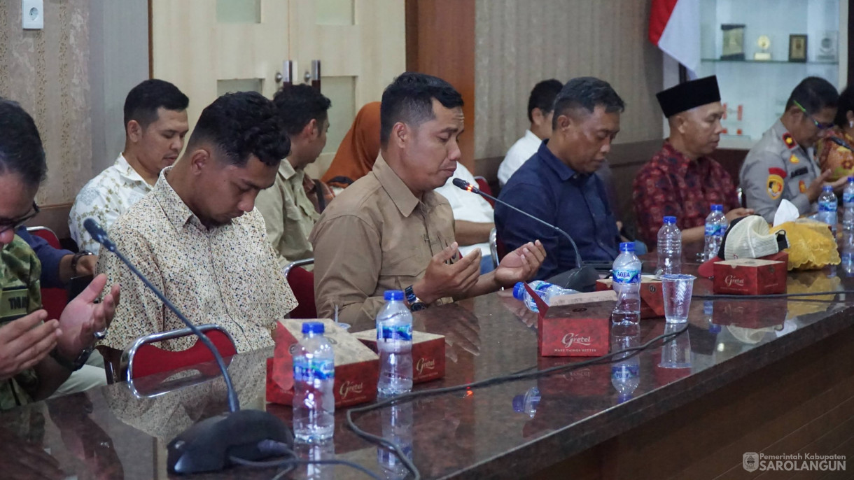 17 April 2026 Penandatanganan Surat Kesepakatan Perdamaian Antara Warga SAD dengan PT SAL di Ruang Pola Utama Kantor Bupati Sarolangun.