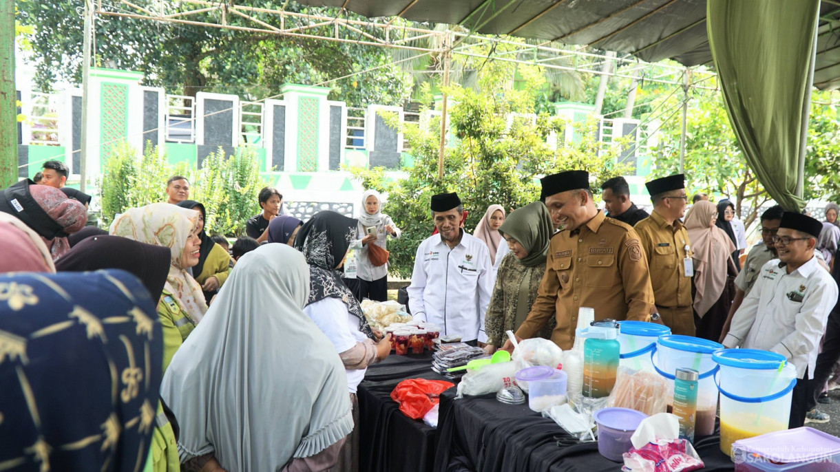 23 Februari 2025&nbsp;Pembukaan Iftar Bazar Ramadhan oleh Pelaku UMKM Baznas dan Pelayanan Sehat Gratis di Masjid Alfalah Sarolangun