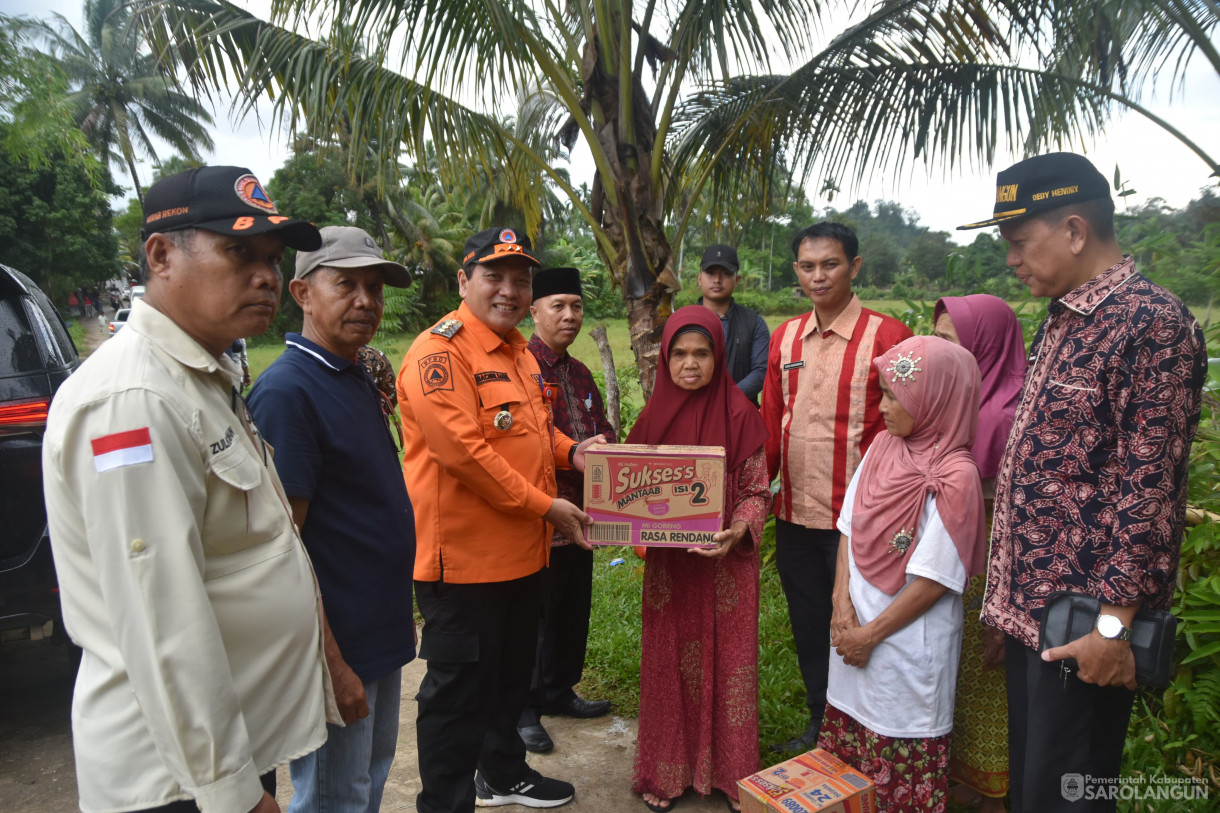 18 Januari 2023 - Menyerahkan Bantuan Kepada Korban Pasca Banjir Di Desa Rantau Panjang Kecamatan Batang Asai