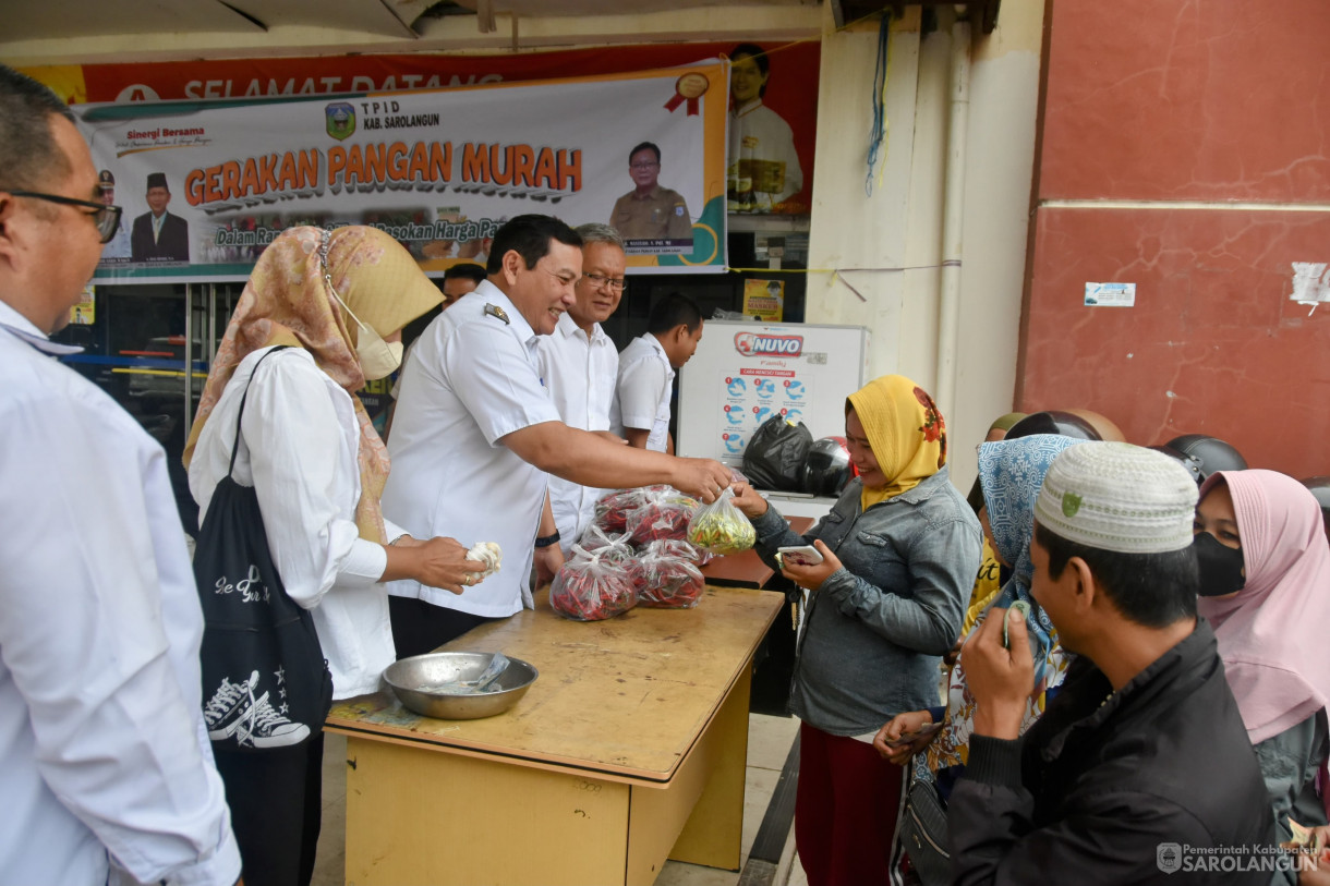 15 November 2023 - Penjabat Bupati Sarolangun Menghadiri Acara Gerakan Pasar Murah di Ceria Toserba Sarolangun