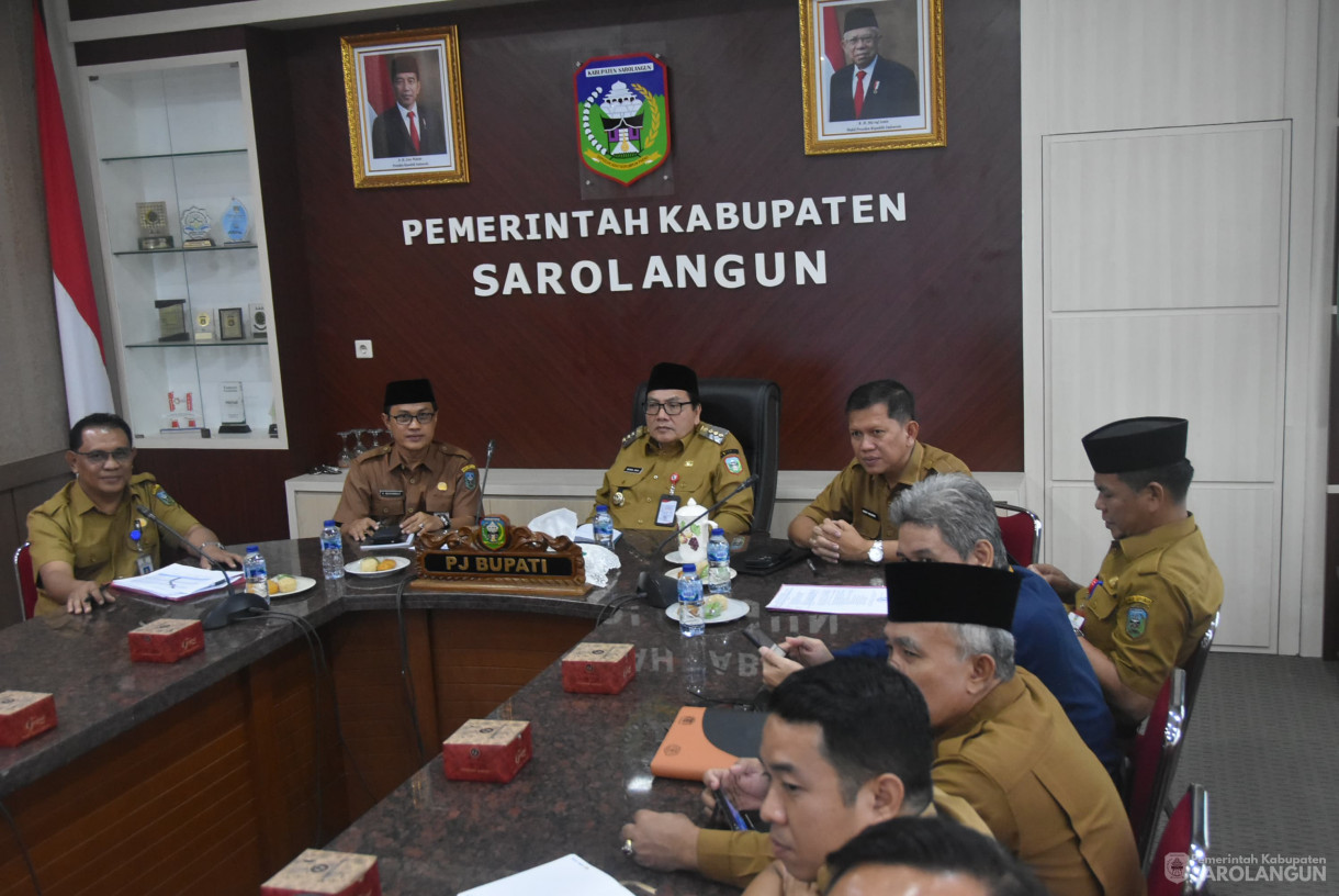 29 Juli 2024 - Rapat TPID Via Zoom Meeting dan Pengembangan Tanaman Obat Herbal Nasional, Bertempat di Ruang Pola Utama Kantor Bupati Sarolangun