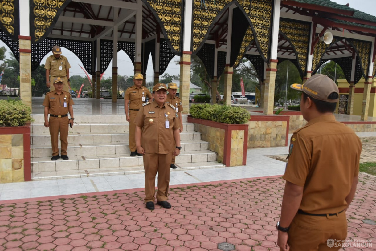 23 Oktober 2023 - Penjabat Bupati Sarolangun Memimpin Apel Gabungan Di Lapangan Gunung Kembang Sarolangun