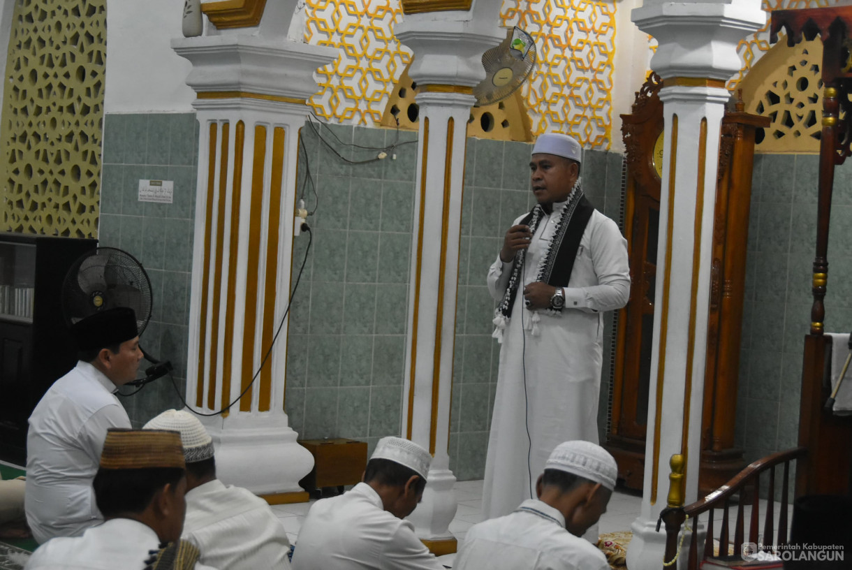 21 September 2023 - Penjabat Bupati Sarolangun Melaksanakan Sholat Subuh Berjamaah di Masjid Nurul Huda Sarolangun