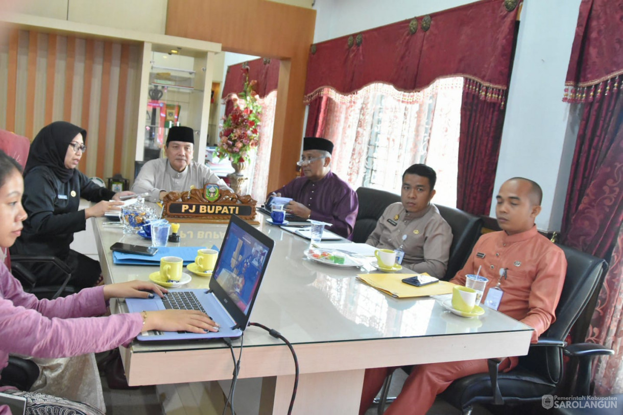 22 Agustus 2023 - Penjabat Bupati Sarolangun Dr. Ir. Bachril Bakri, M.App, Sc Menghadiri Zoom Meeting&nbsp; Penandatanganan Kerjasama Optimalisasi Pemungutan Pajak Pusat Dan Daerah