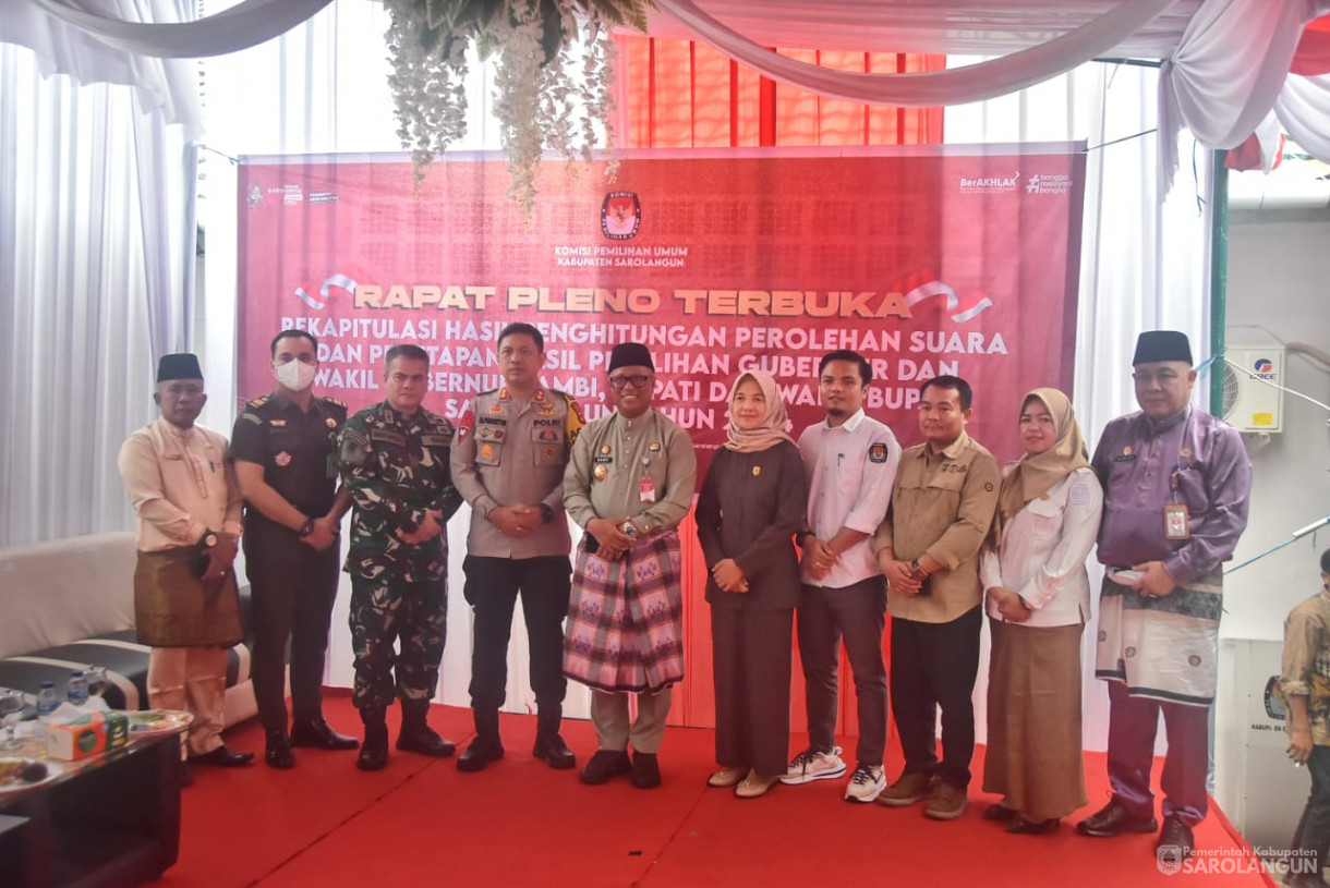 2 Desember 2024 - Rapat Pleno Terbuka Rekapitulasi Hasil Penghitungan Perolehan Suara Dan Penetapan Hasil Pemilihan Gubernur Dan Wakil Gubernur, Bupati Dan Wakil 