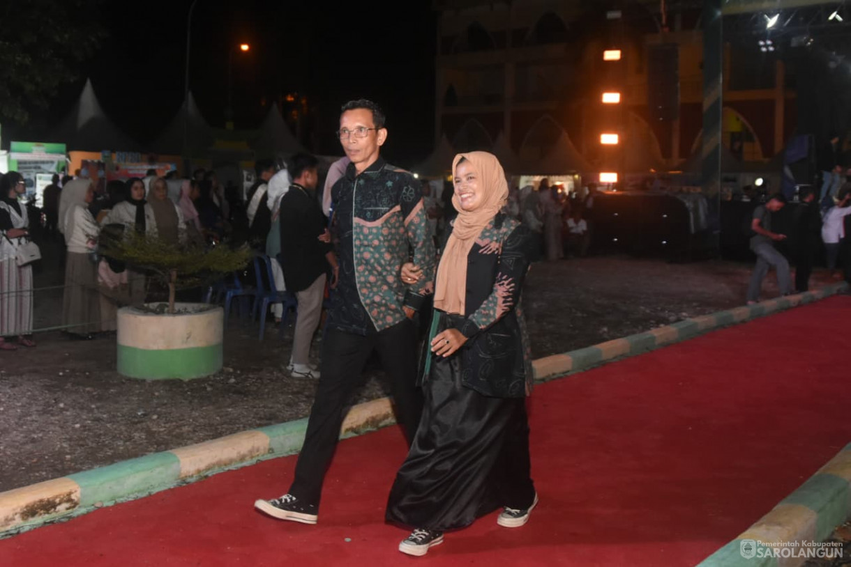 5 Desember 2025 Parade Batik Sarolangun Tahun 2025 di GOR Sarolangun