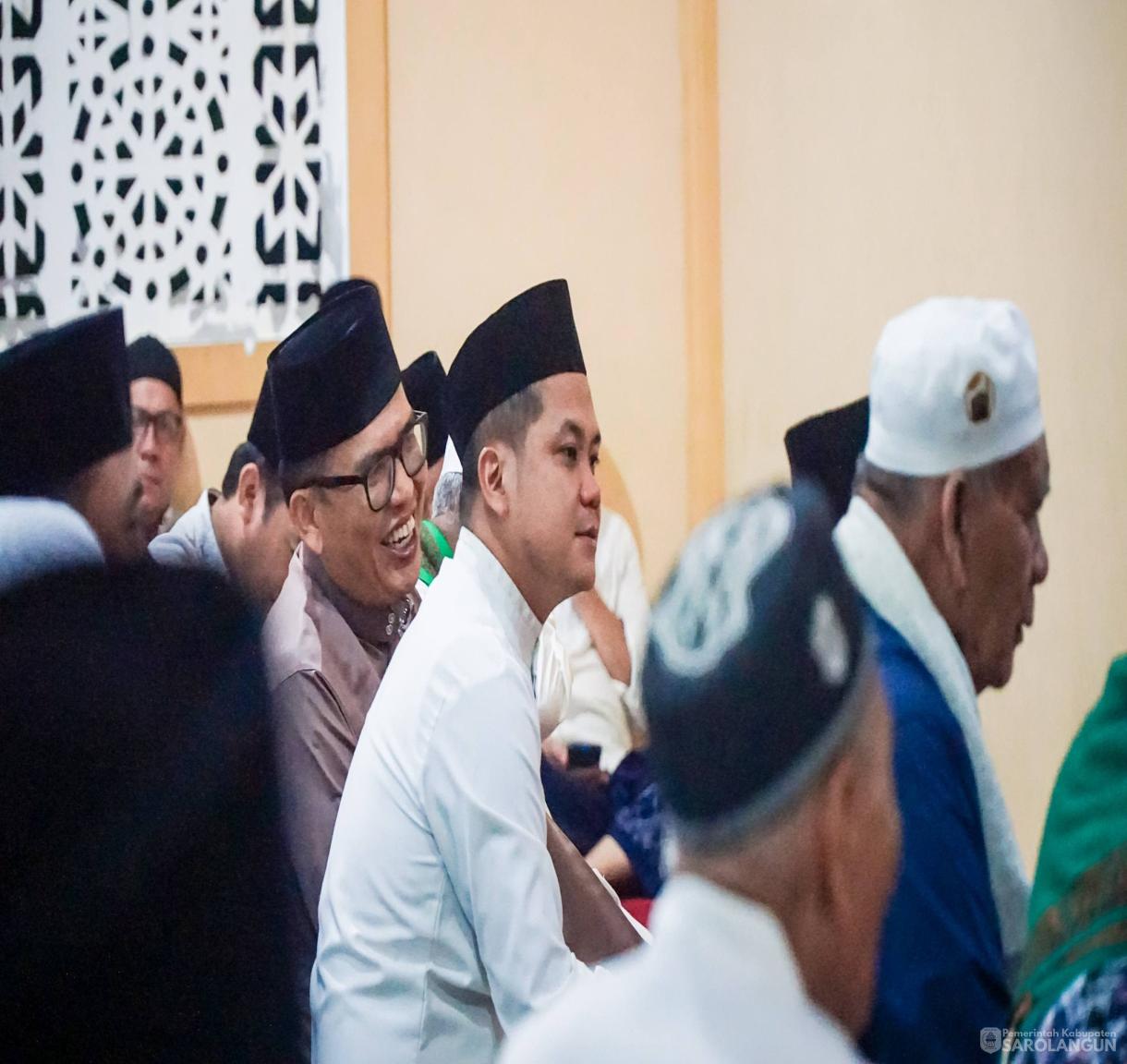 5 Juni 2026 Bupati Sarolangun, Wakil Bupati Sarolangun, Sekretaris Daerah Kabupaten Sarolangun Melaksanakan Subuh Keliling Berjamaah di Masjid Jami Attaufiq Kelurahan Gunung Kembang