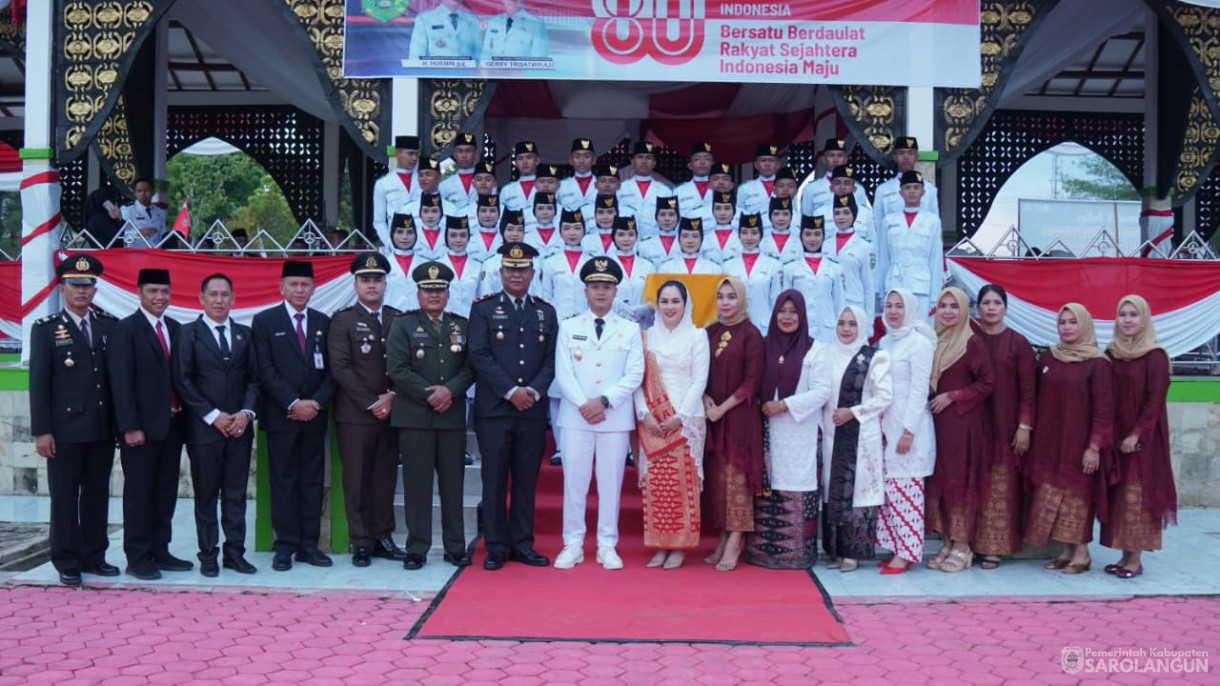 17 Agustus 2025&nbsp; Upacara Penurunan Bendera Merah Putih Bertempat di lapangan Gunung Kembang