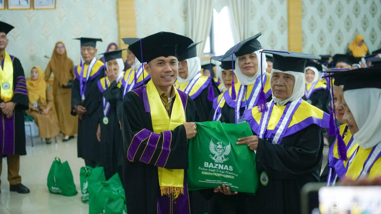 24 Februari 2026&nbsp;Santunan Baznas dan Bantuan CSR Bank Jambi pada Acara Wisuda Sekolah Lansia Sarolangun di Aula Utama Kantor Bupati Sarolangun