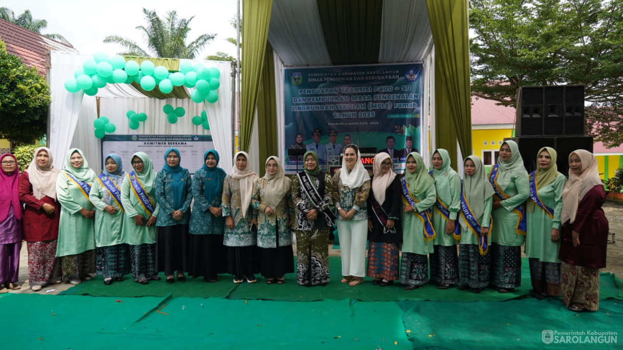 14 Juli 2025 - Pj Sekda Kabupaten Sarolangun Membuka Kegiatan Penguatan Transisi PAUD Ke SD Masa Transisi Masa Pengenalan Lingkungan Sekolah Ramah Tahun 2025 di SD 57 Sungai Benteng Kecamatan Singkut