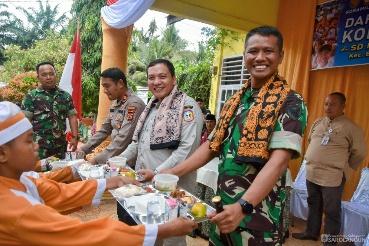 1 Desember 2023 - PROGRAM UNGGULAN PANGDAM ILSRIWIJAYA KODAM II/SRIWIJAYA "DAPUR MASUK SEKOLAH KODIM 0420/SARKO, di SD Negeri 87/VII Limbur Tembesi II Kec. Bathin VIII Kab. Sarolangun Provinsi Jambi