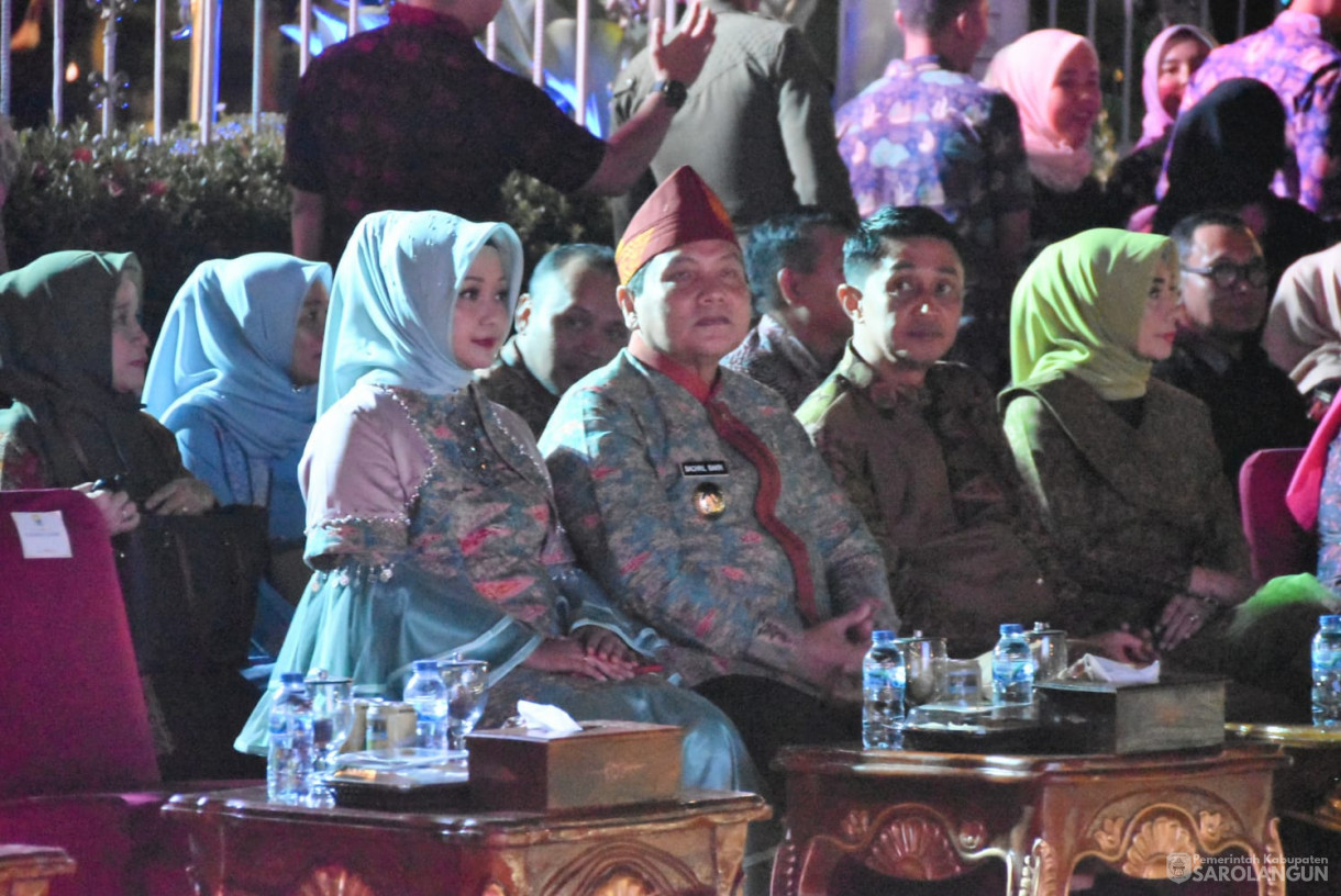 25 Oktober 2023 - Penjabat Bupati Sarolangun Turut Serta Pada Acara Fashion Show Batik Jambi Di Rumah Dinas Gubernur Jambi