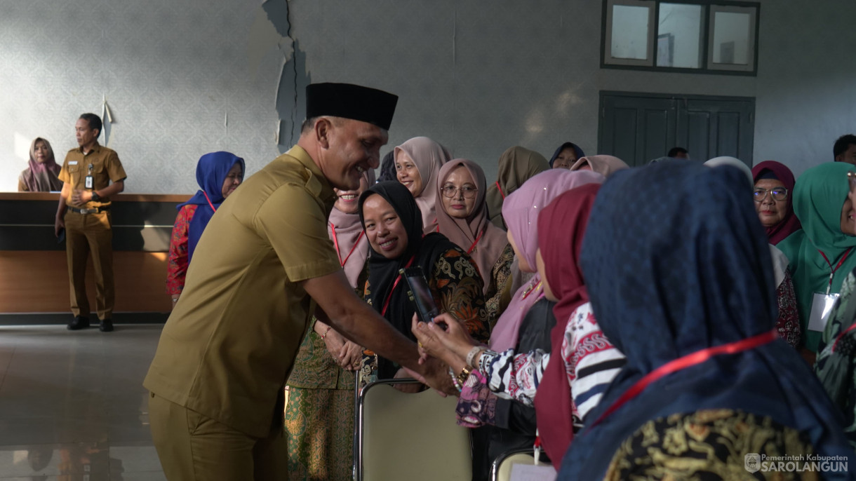 22 Juli 2025 - Bupati Sarolangun Membuka Langsung Kegiatan Bimtek Kepemimpinan Transformatif, dalam Mewujudkan Sekolah Adaptif Melalui Pembelajaran Mendalam Bagi Kepala Sekolah Jenjang SD dan SMP