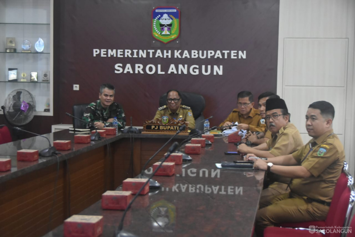 23 Desember 2024 - Rapat TPID Via Zoom Meeting di Ruang Pola Kantor Bupati Sarolangun