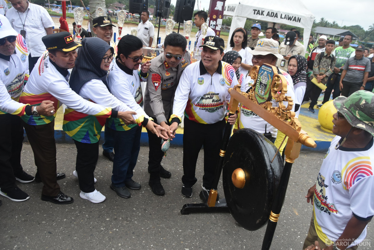 24 April 2024 - Pembukaan Festival Beatrix 2024 Balumbo Biduk Di Depan Rumah Dinas Bupati Sarolangun