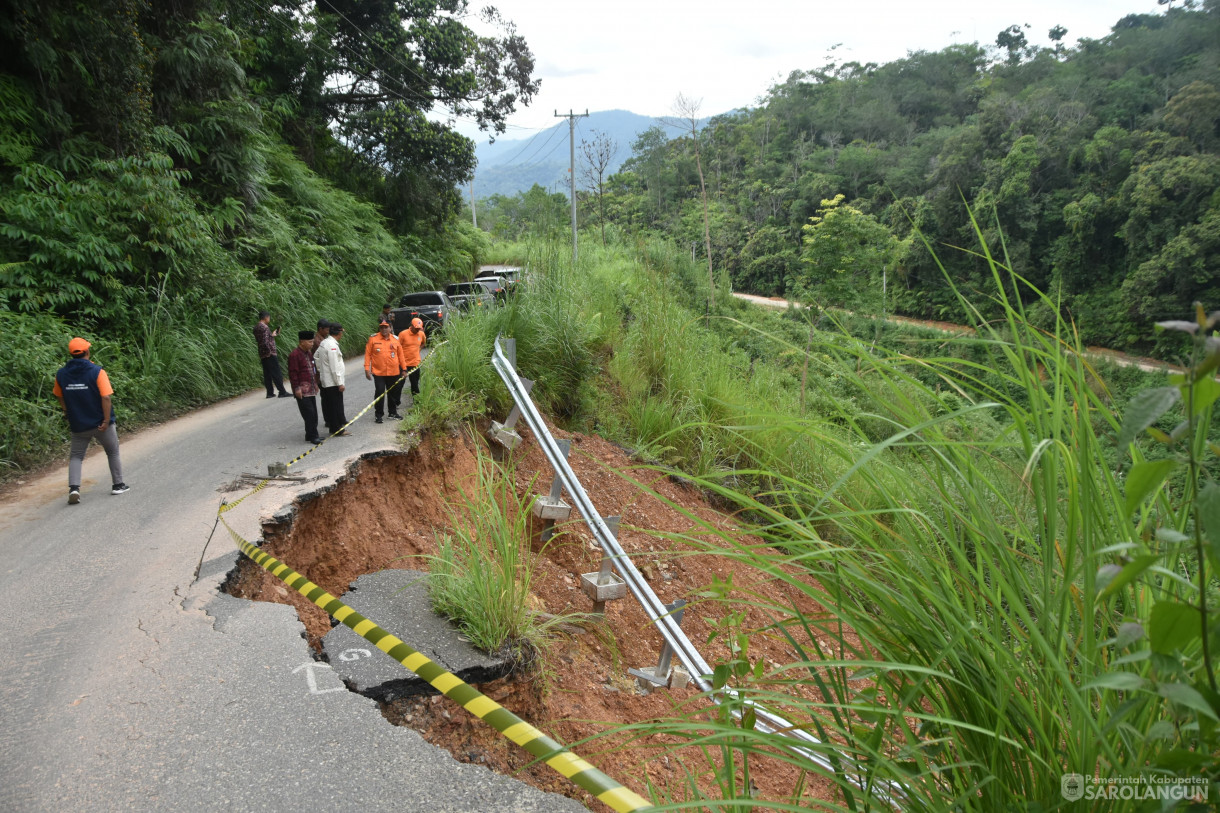 18 Januari 2023 - Meninjau Jalan Rusak Akibat Longsor di Desa Bukit Rayo Kecamatan Batang Asai