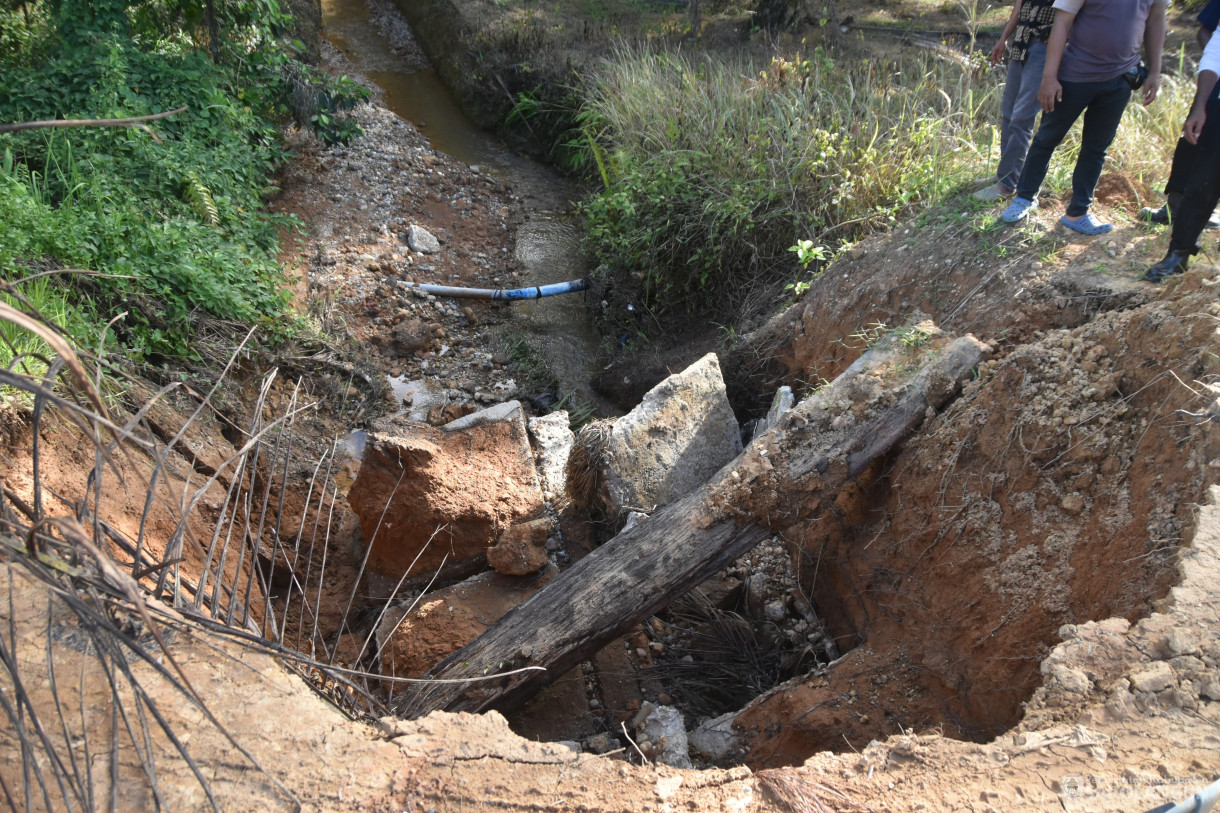 4 Februari 2024 - Meninjau Jalan Rusak Di Desa Bukit Suban Kecamatan Air Hitam