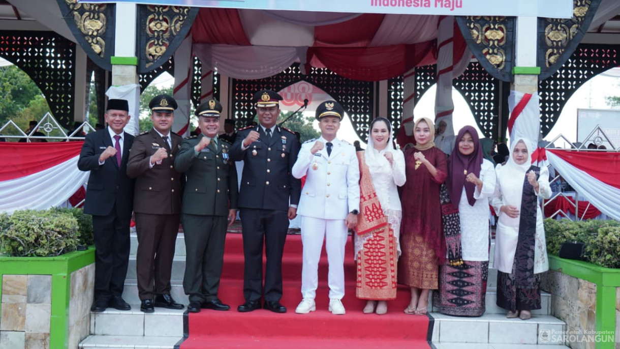 17 Agustus 2025&nbsp; Upacara Penurunan Bendera Merah Putih Bertempat di lapangan Gunung Kembang